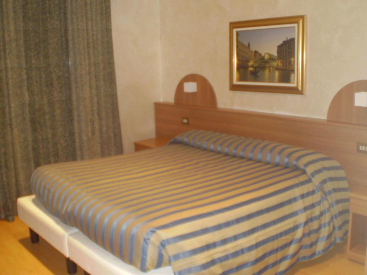 Hotel Baviera ซอตโตมารีนา ภายนอก รูปภาพ