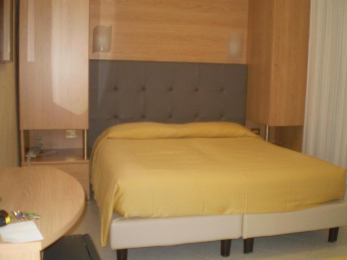Hotel Baviera ซอตโตมารีนา ภายนอก รูปภาพ
