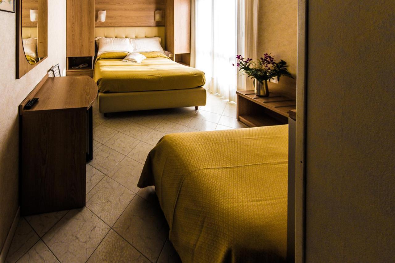 Hotel Baviera ซอตโตมารีนา ภายนอก รูปภาพ