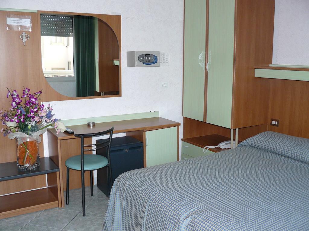 Hotel Baviera ซอตโตมารีนา ภายนอก รูปภาพ