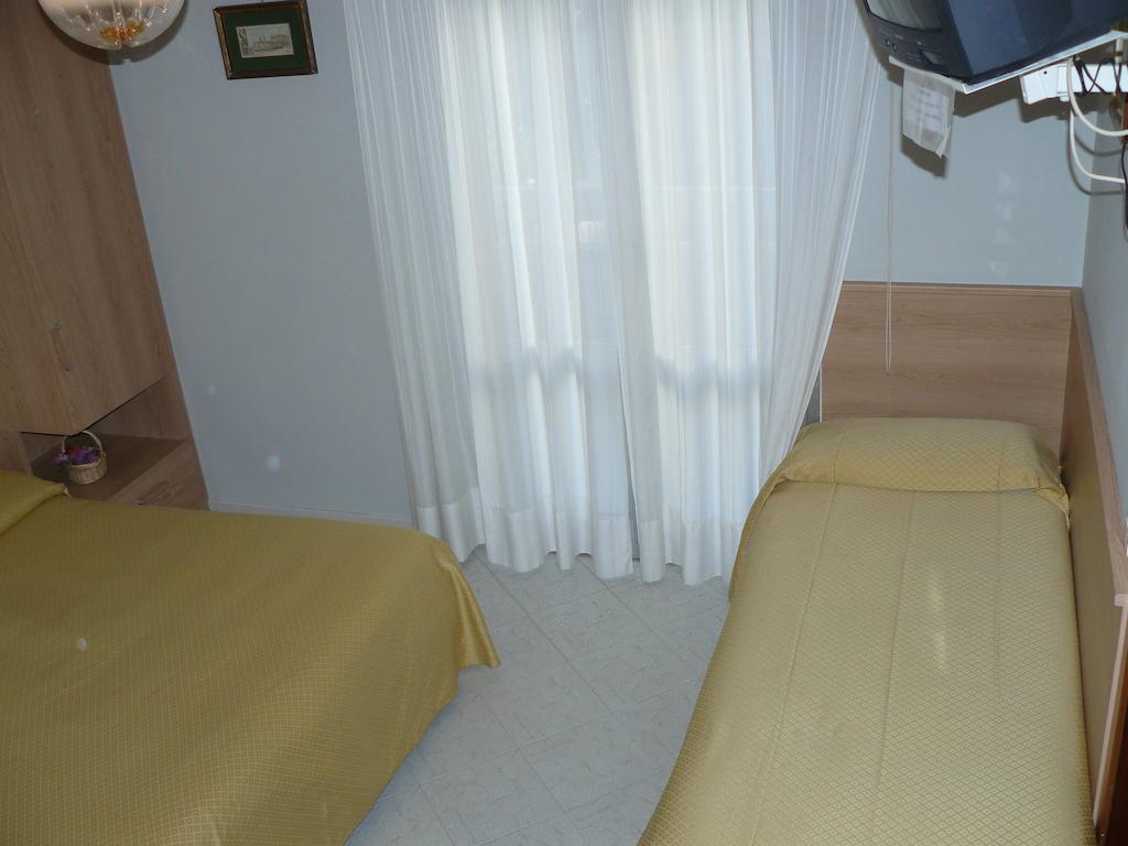 Hotel Baviera ซอตโตมารีนา ภายนอก รูปภาพ