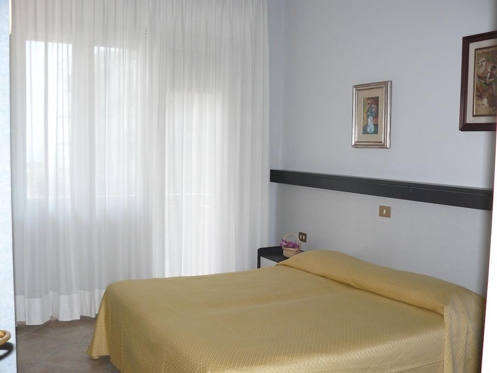 Hotel Baviera ซอตโตมารีนา ภายนอก รูปภาพ